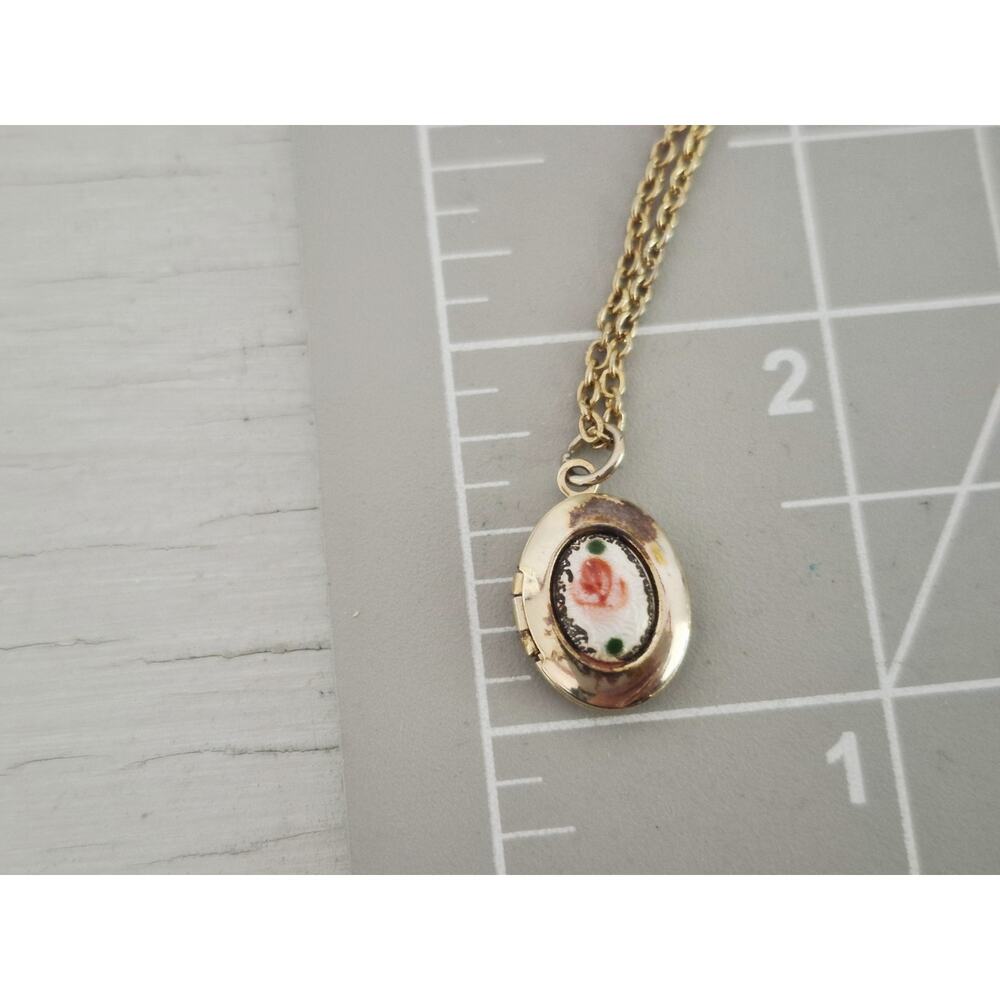 Vintage Small Pink Rose Bud Guilloche Enamel Gold Filled Locket Necklace - Picture 6 of 6